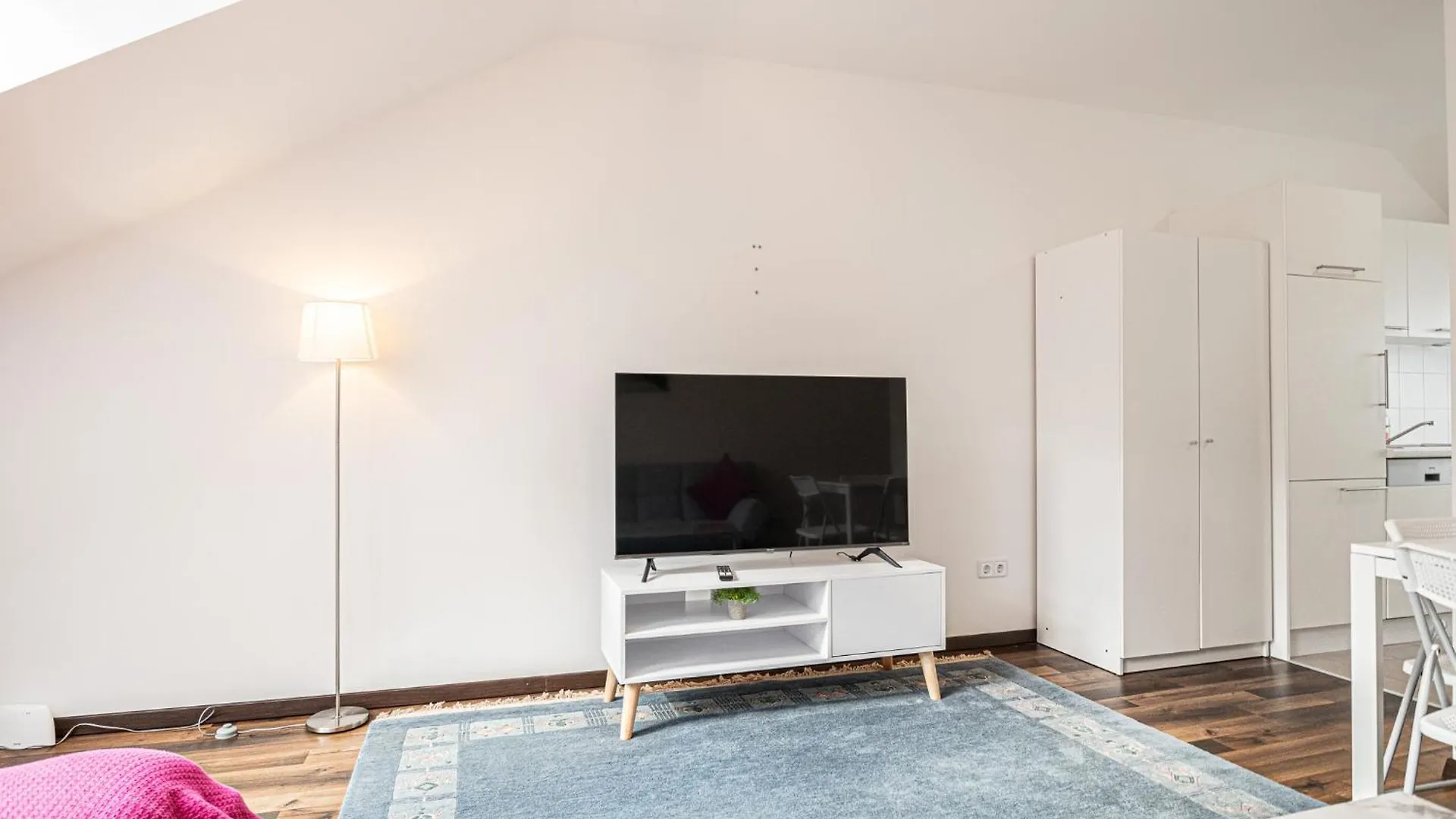 Airy Attic Apt.: Stylish Studio At Penzing Area Viena Austria